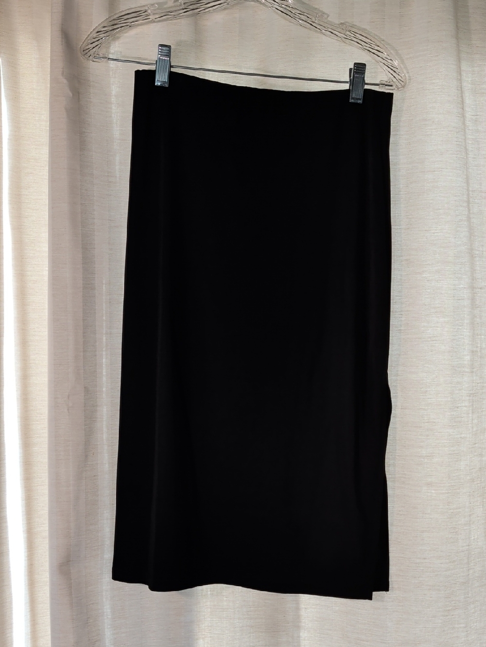 Black Women's Midi Skirt - Classic Everyday Style